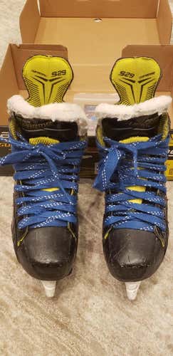 Used Junior Bauer Supreme S29 Hockey Skates Size 2.5
