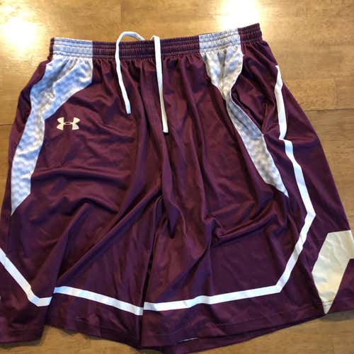 Under Armour Shorts Maroon Size XL