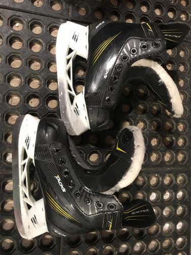 CCM Tacks Youth Size 12 D Skates