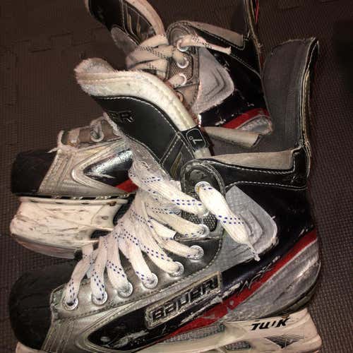 Used Senior Bauer Vapor APX Hockey Skates Regular Width Size 7/ custom totalone roller skate