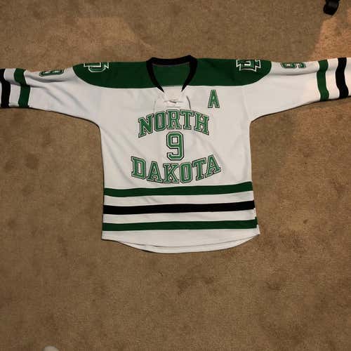 North Dakota Fighting Sioux Jersey #9 Drake Caggiula