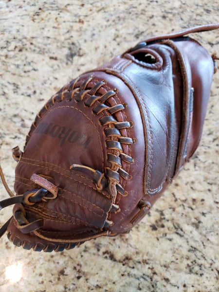 Used Nokona Fastpitch catchers mitt 32.5"