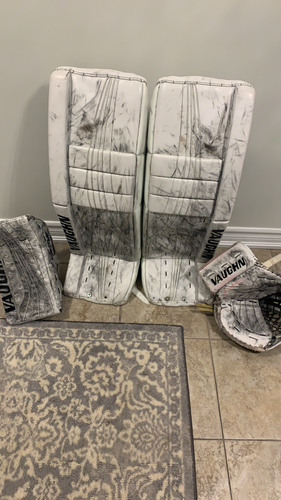 Used 34" Regular Vaughn Goalie Full Set