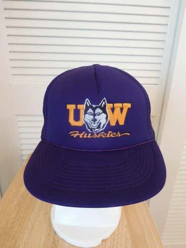Vintage Washington Huskies Designer Pro Mesh Trucker Snapback Hat NCAA