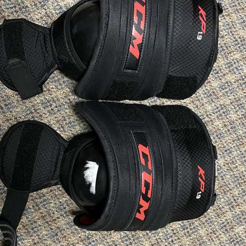 Used CCM 1.9 Knee Pads