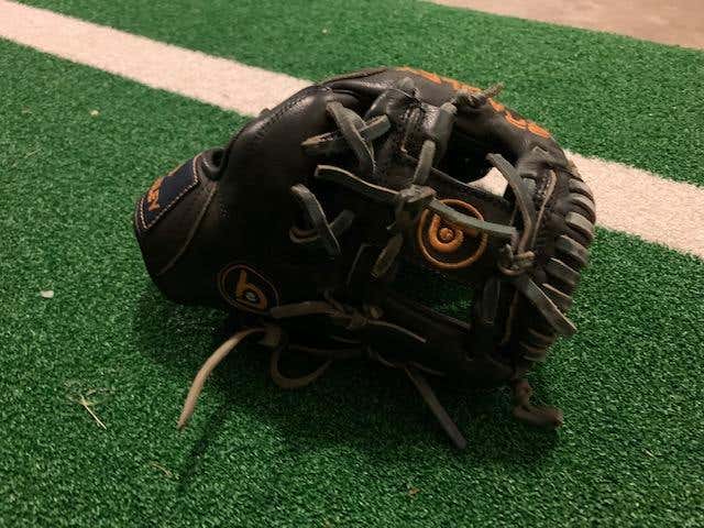 Used Other Right Hand Throw Baseball Glove 11.5"