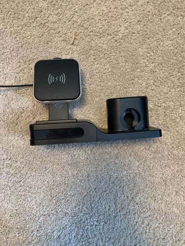 Apple 3 In 1 Charging Dock *PERFECT CONDITION WITH WIRELESS PHONE CHARGER* Price Is Negotiable