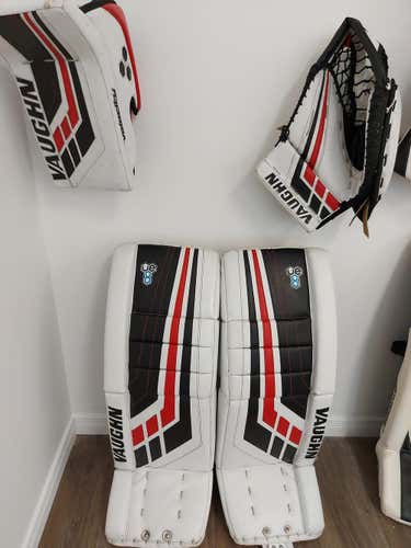 Used Senior 32" Vaughn Regular VE8 Pro Goalie Full Set