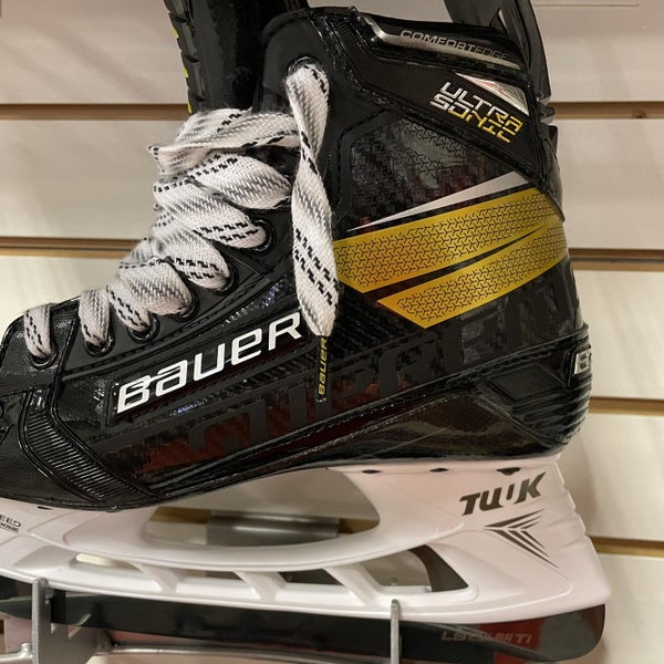 Senior Bauer Ultrasonic Regular Width Size 9.5 Hockey Skates