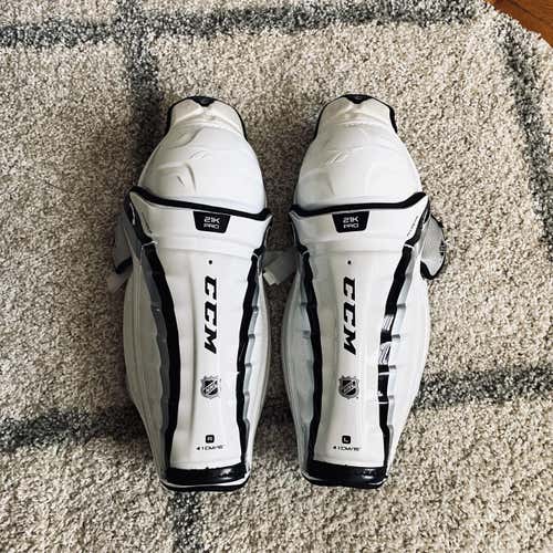 CCM 21K PRO STOCK SHIN GUARDS - 16” NEW