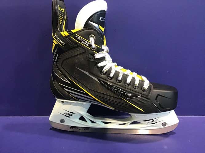 New Senior CCM Tacks Vector Pro Hockey Skates Regular Width Size 8