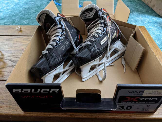 Used Junior Bauer Vapor X700 Hockey Goalie Skates Regular Width Size 3