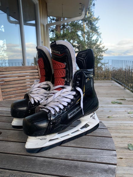 New Senior Bauer Supreme 2S Hockey Skates Size 8.5