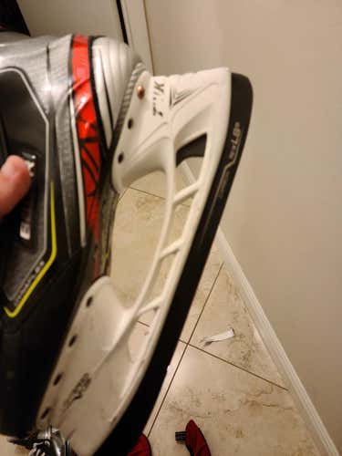 Used Senior Bauer Vapor 2X Pro Hockey Skates Regular Width Pro Stock Size 9