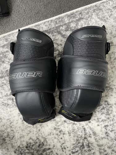 Used Bauer S18 Supreme Knee Pads