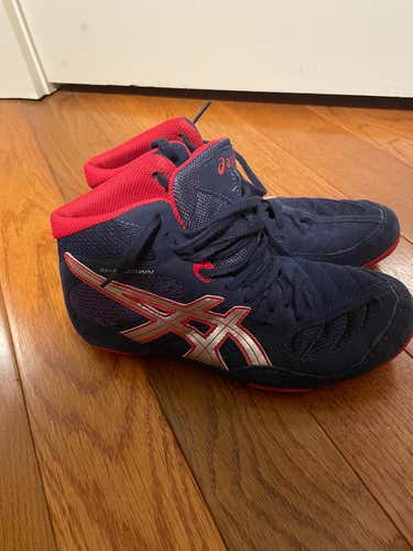 Used Asics Wrestling Shoes  - size 5 1/2  - Great shape