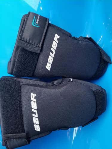 New Bauer Reactor knee guards (Youth)