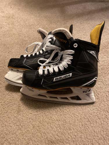 Senior Bauer Supreme S160 Regular Width  Size 7 Hockey Skates