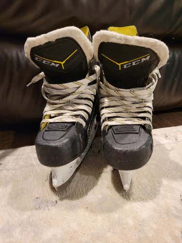 Used Youth CCM Super tacks 9370 Hockey Skates Extra Wide Width Size 3.5