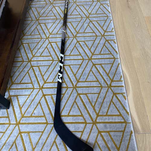 Senior Left Hand Tacks 9060 Mid Pattern  Hockey Stick