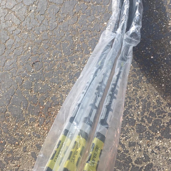 New Right Handed Supreme 2S Pro Mid Pattern Pro Stock Hockey Stick
