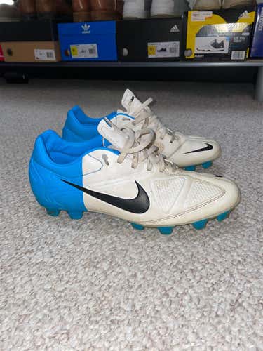 White Cleats Nike Ctr360 Maestri iii Soccer Cleats