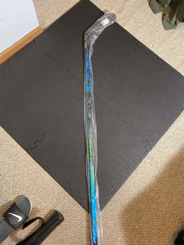 Senior Right Handed Nexus Geo Mid Pattern  Hockey Stick