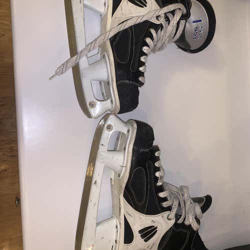 Senior CCM Tacks 152 Size 10 Hockey Skates