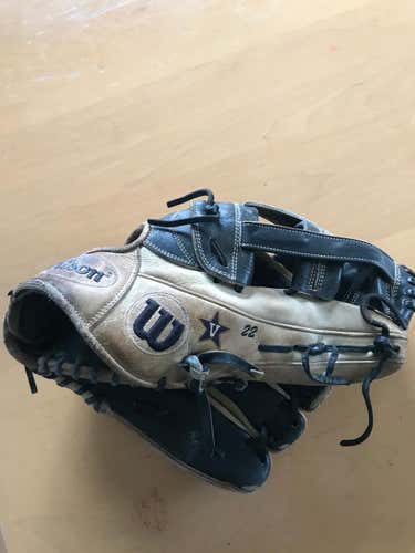 Brown Used High School/College Wilson Right Hand Throw Outfield A2000 Baseball Glove 12.75"