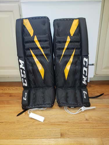 Black Used Junior 26" CCM Extreme Flex E4.5 Goalie Leg Pads