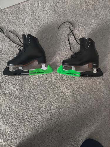 Black boys Used Riedell Figure Skates Size 3