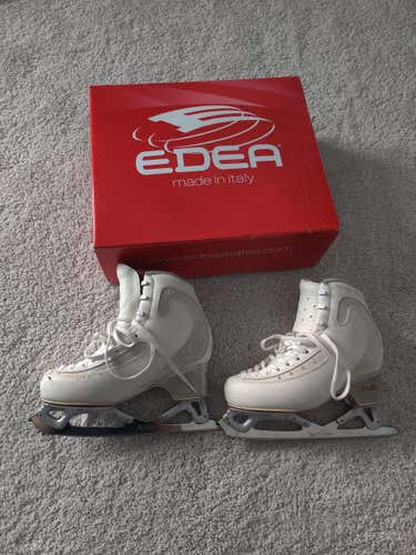 White Used Girls EDEA Icefly size 230 Figure Skates
