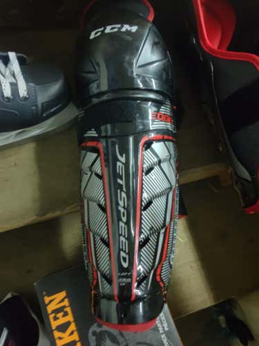 CCM jetspeed Shin pads 13"