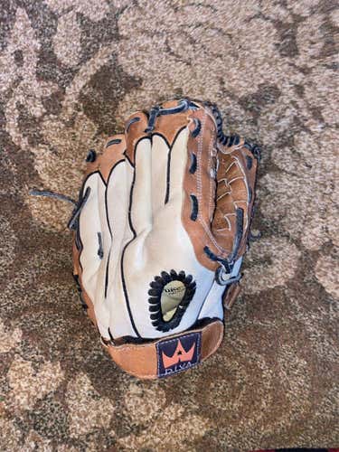 Used Right Hand Throw Diva 11.5" Softball Glove