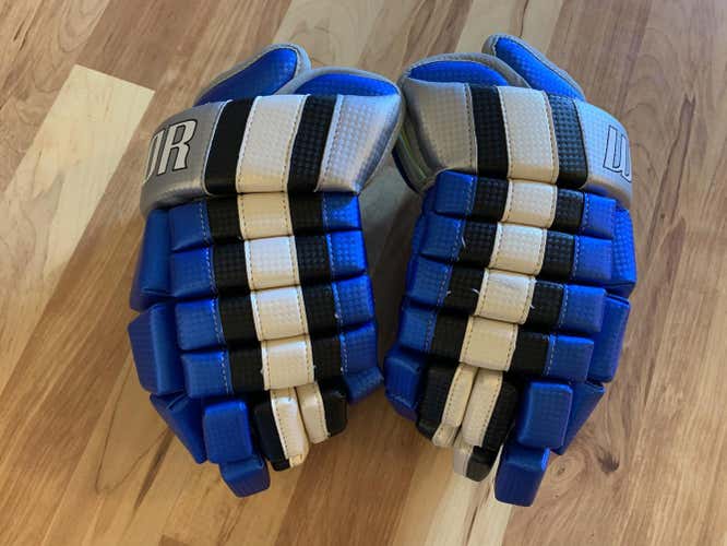 For Roaddog77 - MIA Warrior Franchise Gloves - Carbon Made in Canada - Small