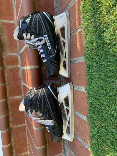 Junior Bauer Supreme S170 Extra Wide Width Size 5 Hockey Goalie Skates