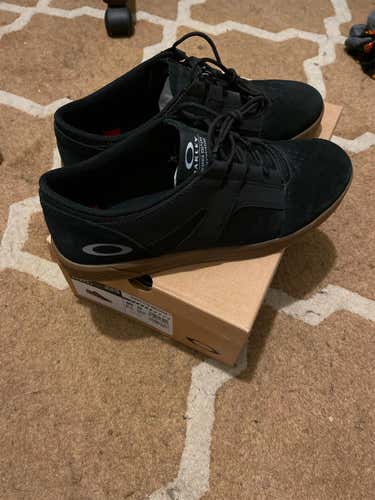 Great Condition Oakley Street 2 TD Sneakers Sz 11