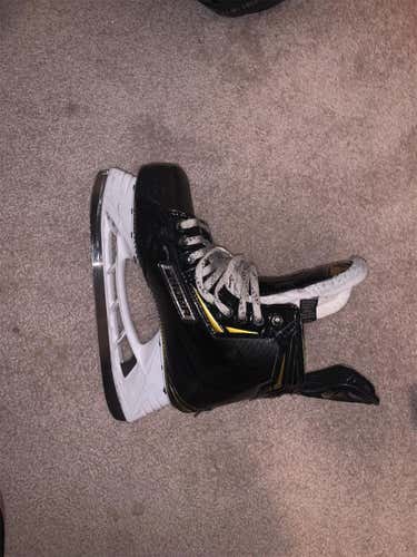 Size 7.5 Bauer Supreme 2S Hockey Skates