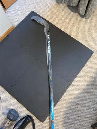 Senior Right Handed Nexus Geo Mid Pattern  Hockey Stick