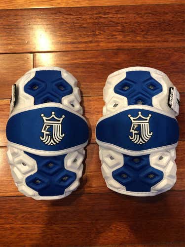 Used Medium Brine Triumph Arm Pads