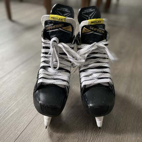 Junior Bauer Ignite pro + Regular Width Size 5 Hockey Skates With Extra Steel
