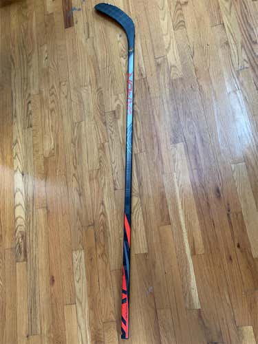 Senior Right Handed Vapor FlyLite  Pro Stock Hockey Stick