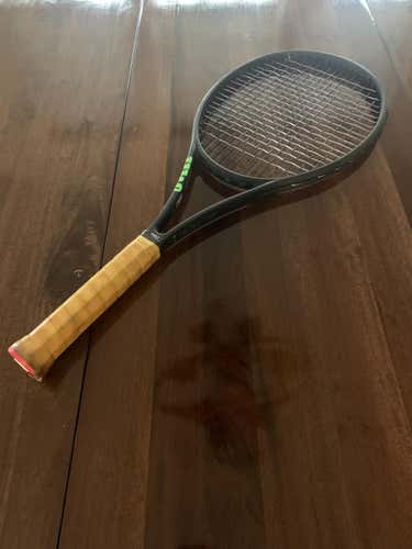 Used Wilson Blade V6.5 16 x 19 Tennis Racquet