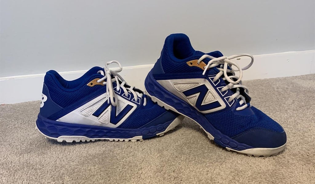 New Balance Turf Cleats Size 9 *GREAT CONDITION GOOD GRIP PRICE IS NEGOTIABLE*