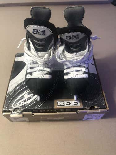 CCM Super Tacks 852 Hockey Skates (almost new) Youth Size 10.5