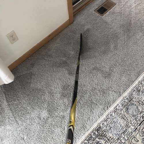 Intermediate Right Handed Supreme 1S  Hockey Stick