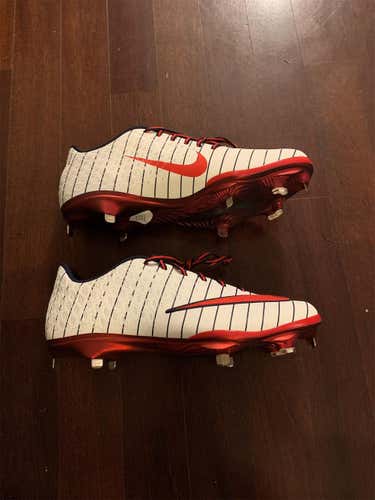 White Men's Metal Low Cut