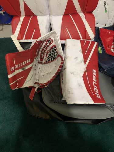 Senior Bauer Regular Supreme 3S glove and blocker