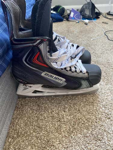 Senior Bauer Regular Width Pro Stock Size 7 Hockey Skates