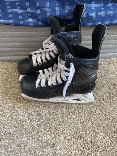 Junior Bauer Supreme 160 Regular Width  Size 4 Hockey Skates